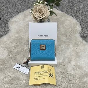 ✨Dooney & Bourke Pebble Grain Small Zip Around Wallet✨